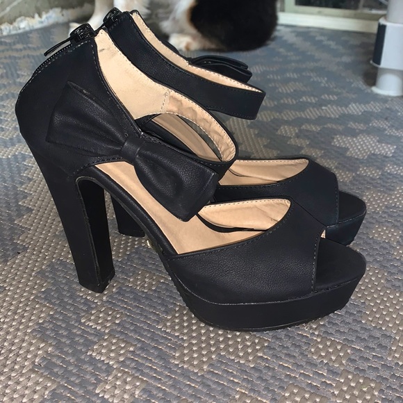 Black open toe platform heels - Picture 1 of 3